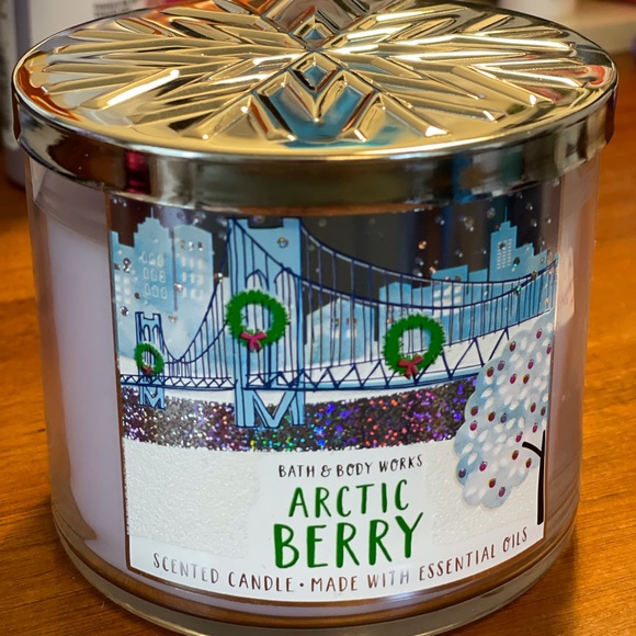 Bath & Body Works Artic Berry Candle - New